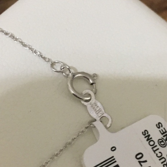 🆕 Macy’s Bridged Diamond 18” Necklace! 14K White Gold! 💥 - Picture 9 of 11